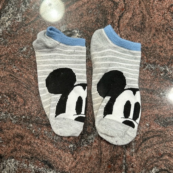 Women’s Disney socks- set of 5 pairs - Picture 4 of 6